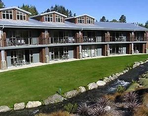 Clearbrook Motel & Serviced Apartments